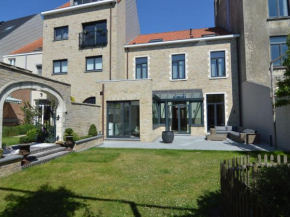  Spacious Villa in Knokke Heist with Garden  Зебрюгге